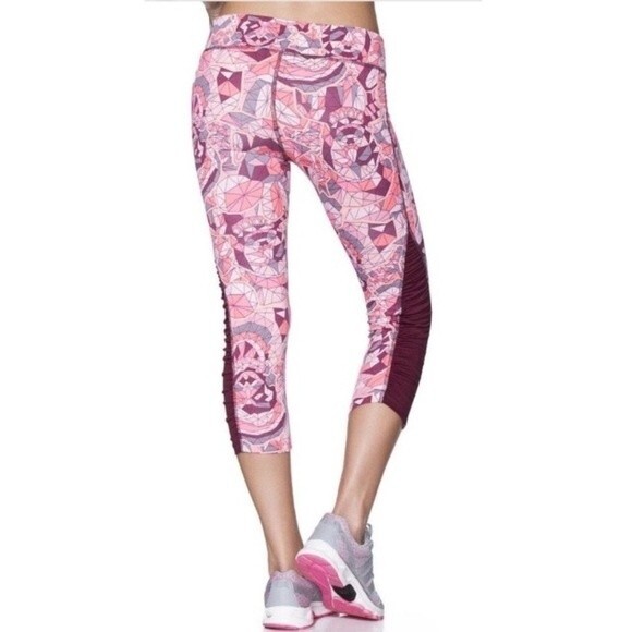 Maaji Active Ruched Legging in Garden Buzz L - Picture 4 of 15